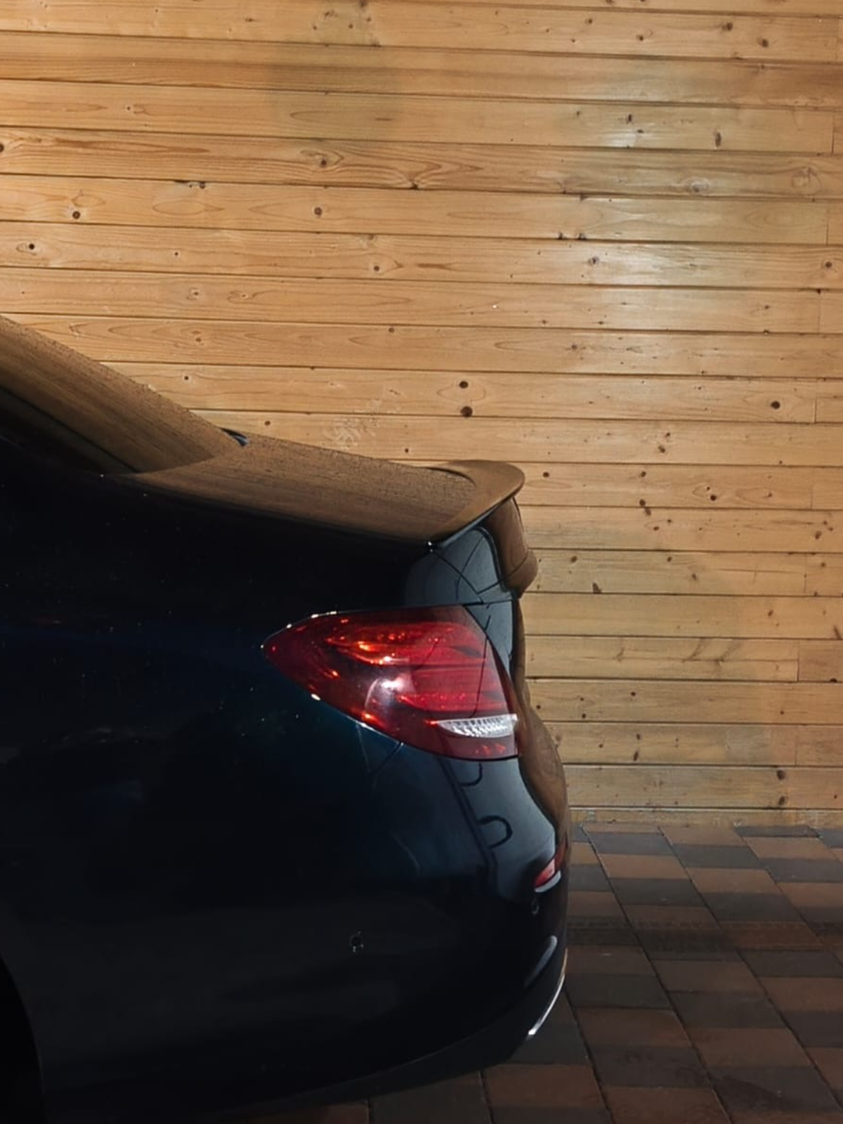 Eleron portbagaj compatibil cu MERCEDES-Benz E-Class W213 (2016-up) negru lucios