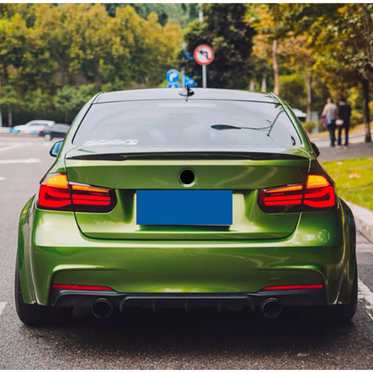 Difuzor bara spate model compatibil cu BMW seria 3 F30(2012-2018) 335i Design negru lucios