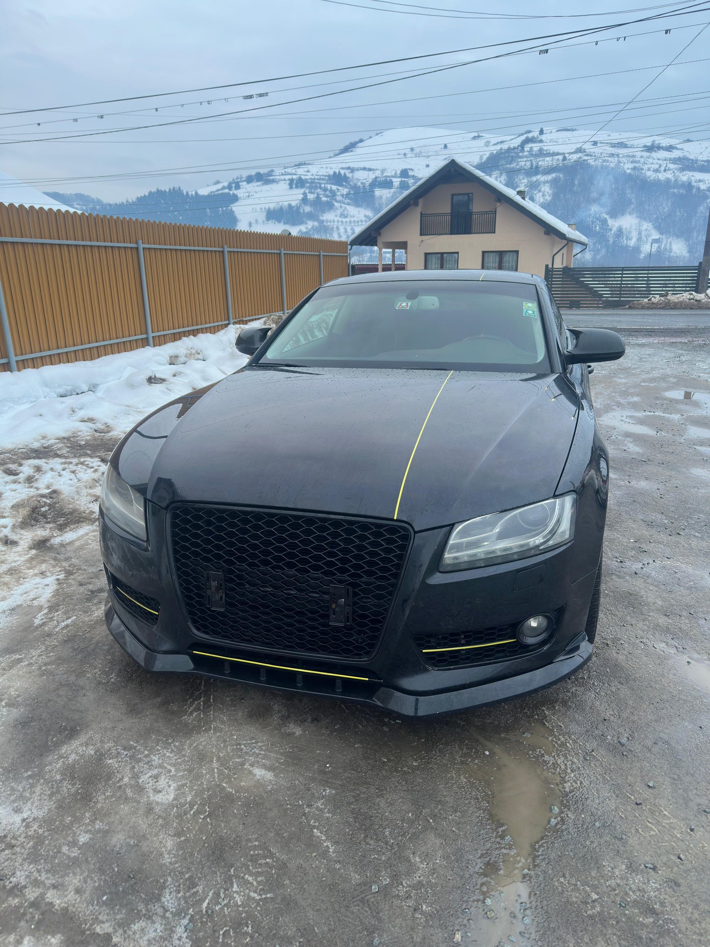 Grila centrala tip RS5 compatibila cu Audi A5 B8 NFL (2007-2011) negru lucios