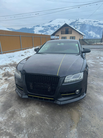 Grila centrala tip RS5 compatibila cu Audi A5 B8 NFL (2007-2011) negru lucios