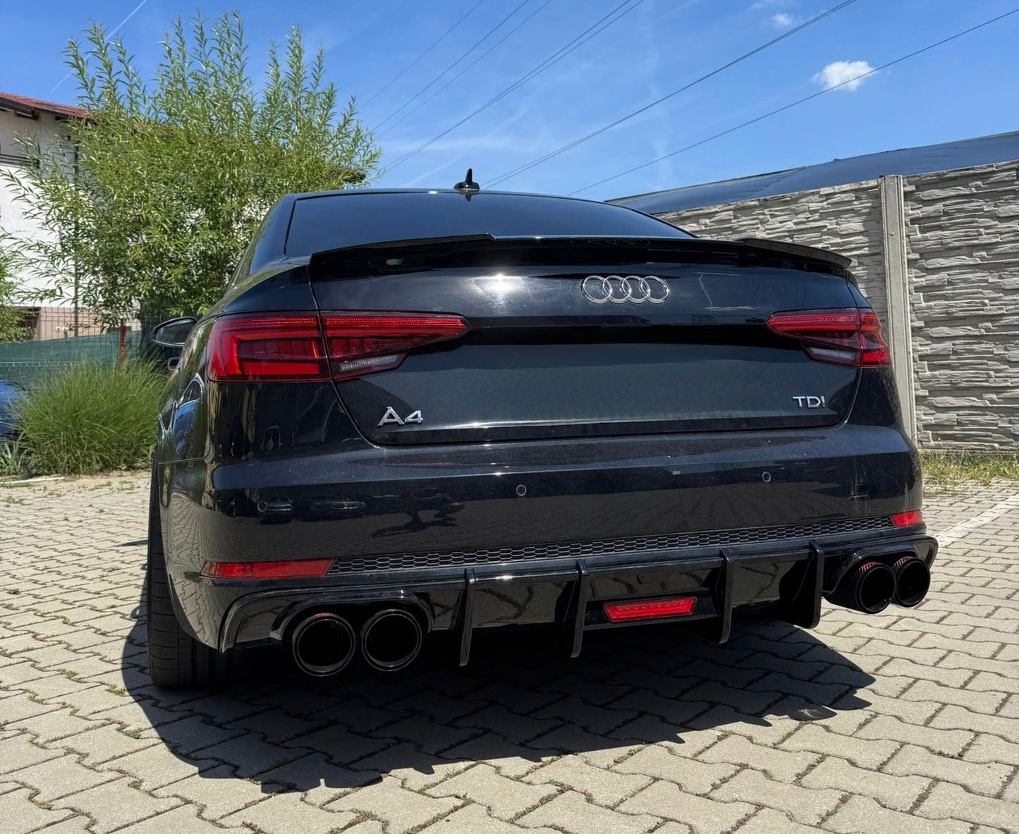 Difuzor bara spate S4 style cu bec compatibil cu Audi A4 B9 2016-2019 negru lucios