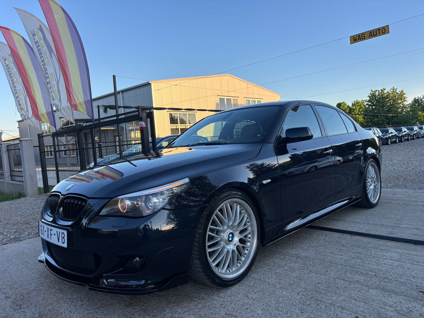 Pachet Lip prelungire bara fata si praguri laterale compatibil cu BMW seria 5 E60(2004-2010) negru lucios