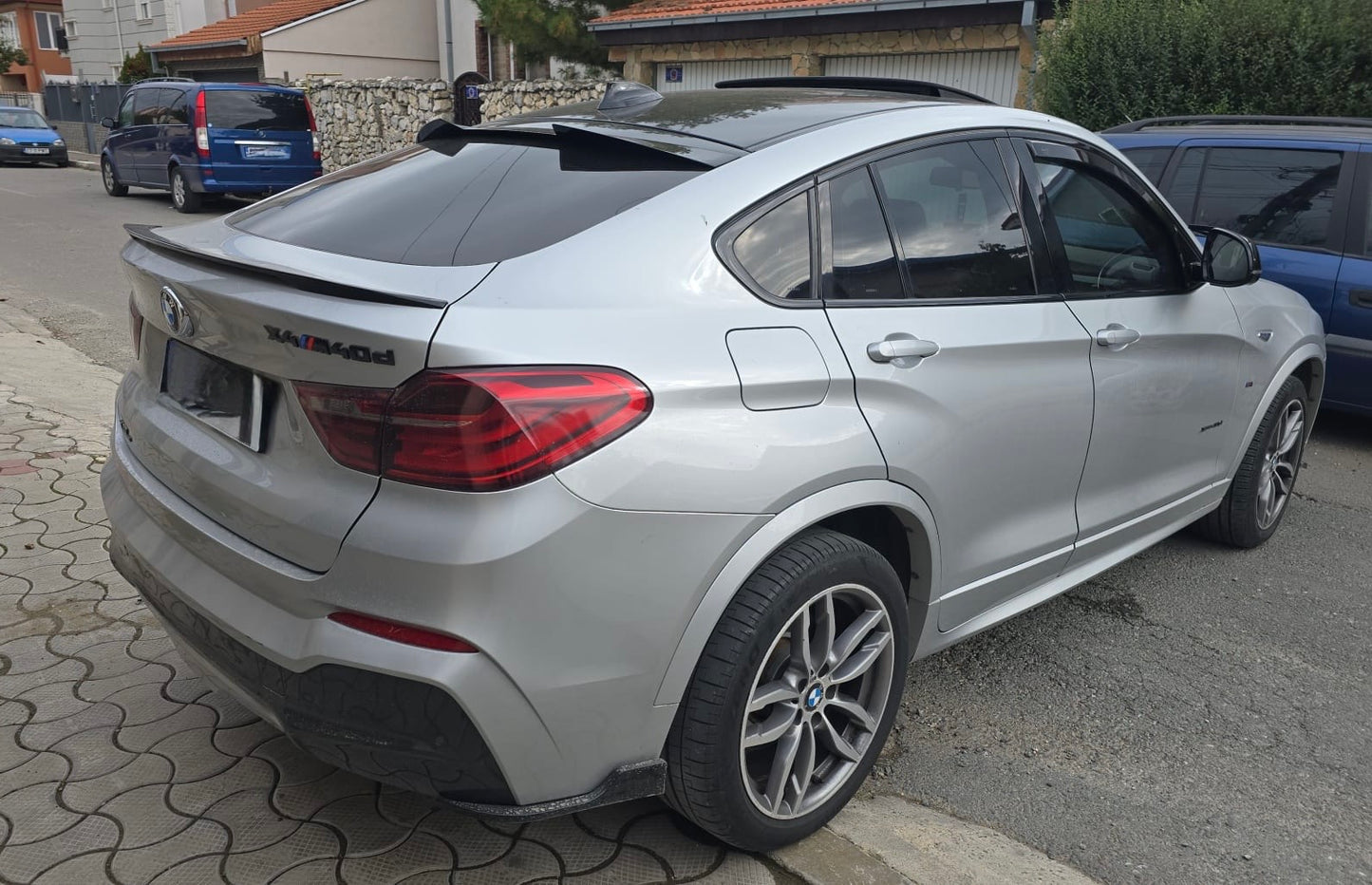 Eleron luneta model M4 compatibil cu BMW X4 F26(2014-2018) negru lucios