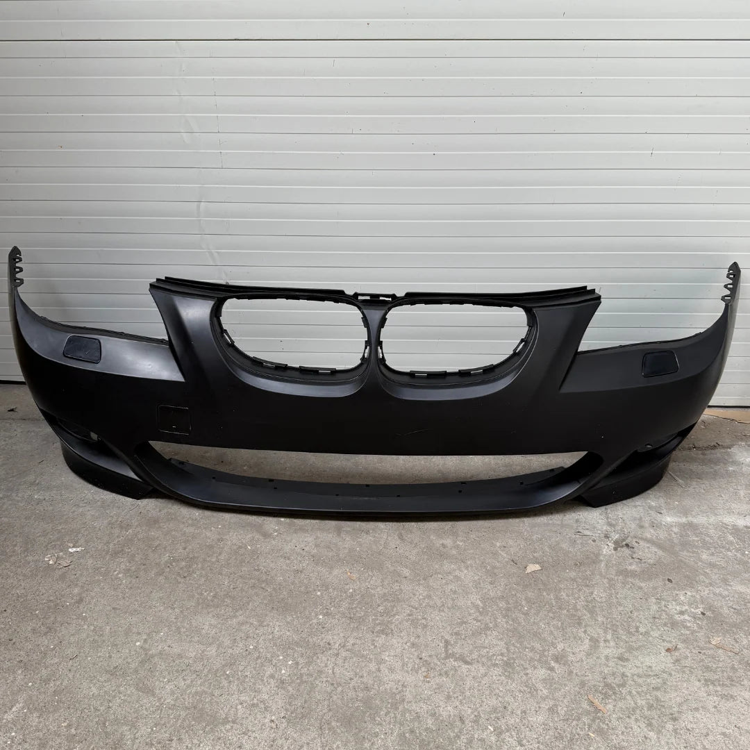 Bara fata M-Tech look cu proiectoare compatibila cu BMW Seria 5 E60/E61(2004-2009)