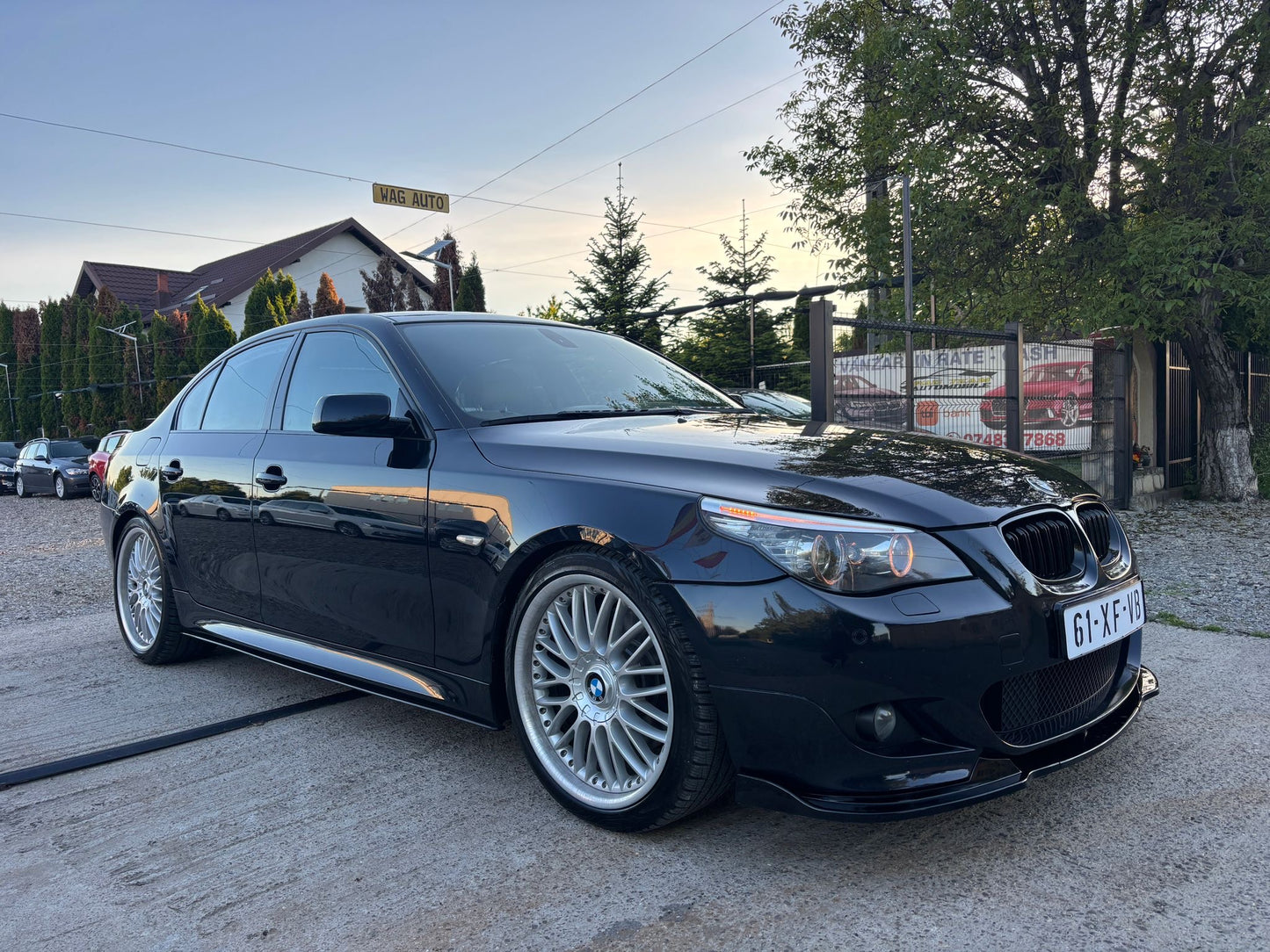Pachet Lip prelungire bara fata si praguri laterale compatibil cu BMW seria 5 E60(2004-2010) negru lucios