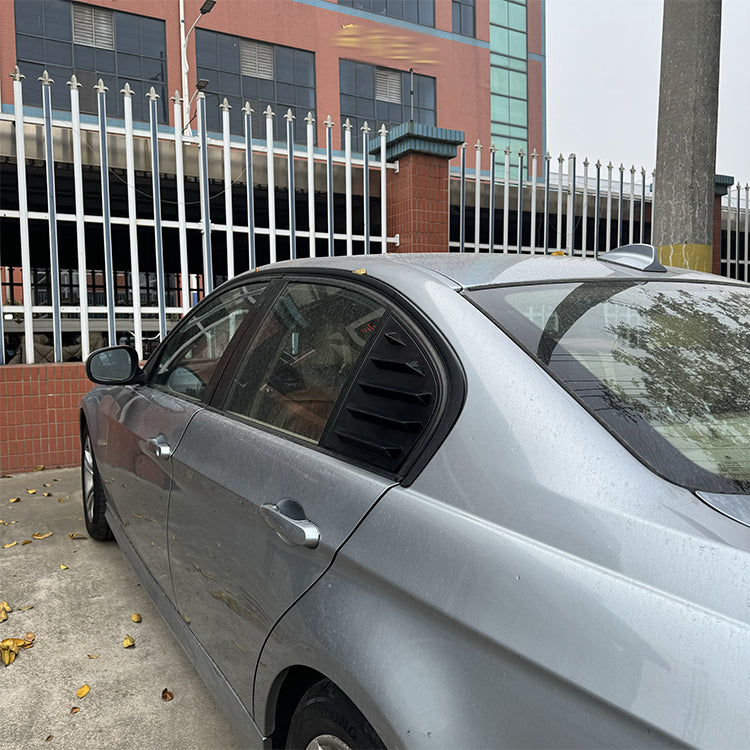 Ornamente Aero pentru geamuri spate compatibile cu BMW seria 3 E90(2005-2012) negru lucios