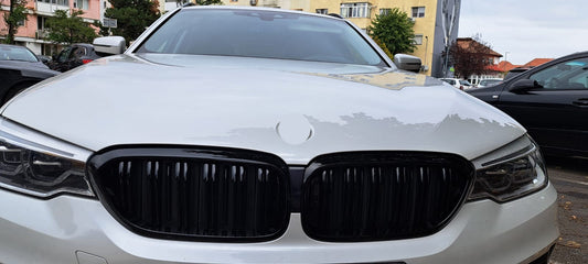 Grile centrale compatibile cu BMW seria 5 G30 G31 (2017-2020) negru lucios