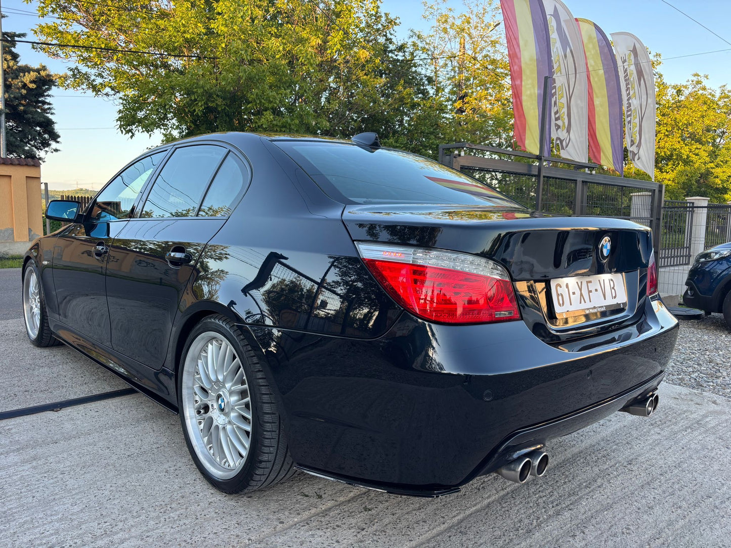 Pachet Lip prelungire bara fata si praguri laterale compatibil cu BMW seria 5 E60(2004-2010) negru lucios