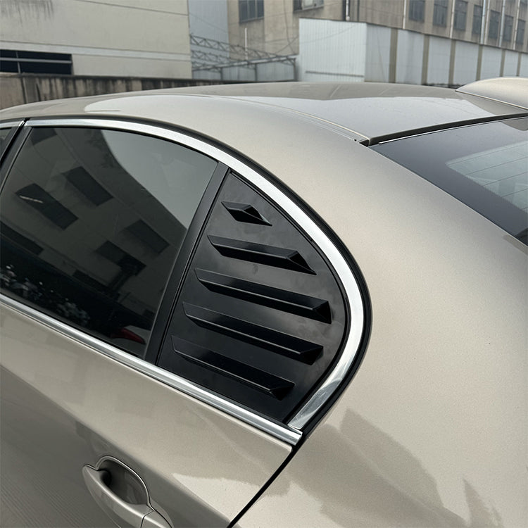 Ornamente Aero geamuri spate compatibile cu BMW seria 5 E60(2004-2010) negru lucios