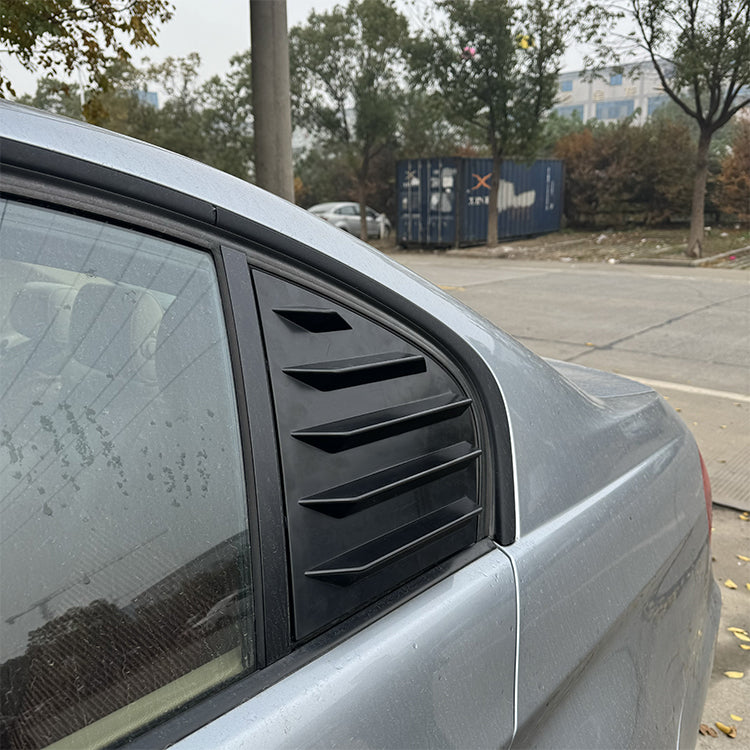 Ornamente Aero pentru geamuri spate compatibile cu BMW seria 3 E90(2005-2012) negru lucios