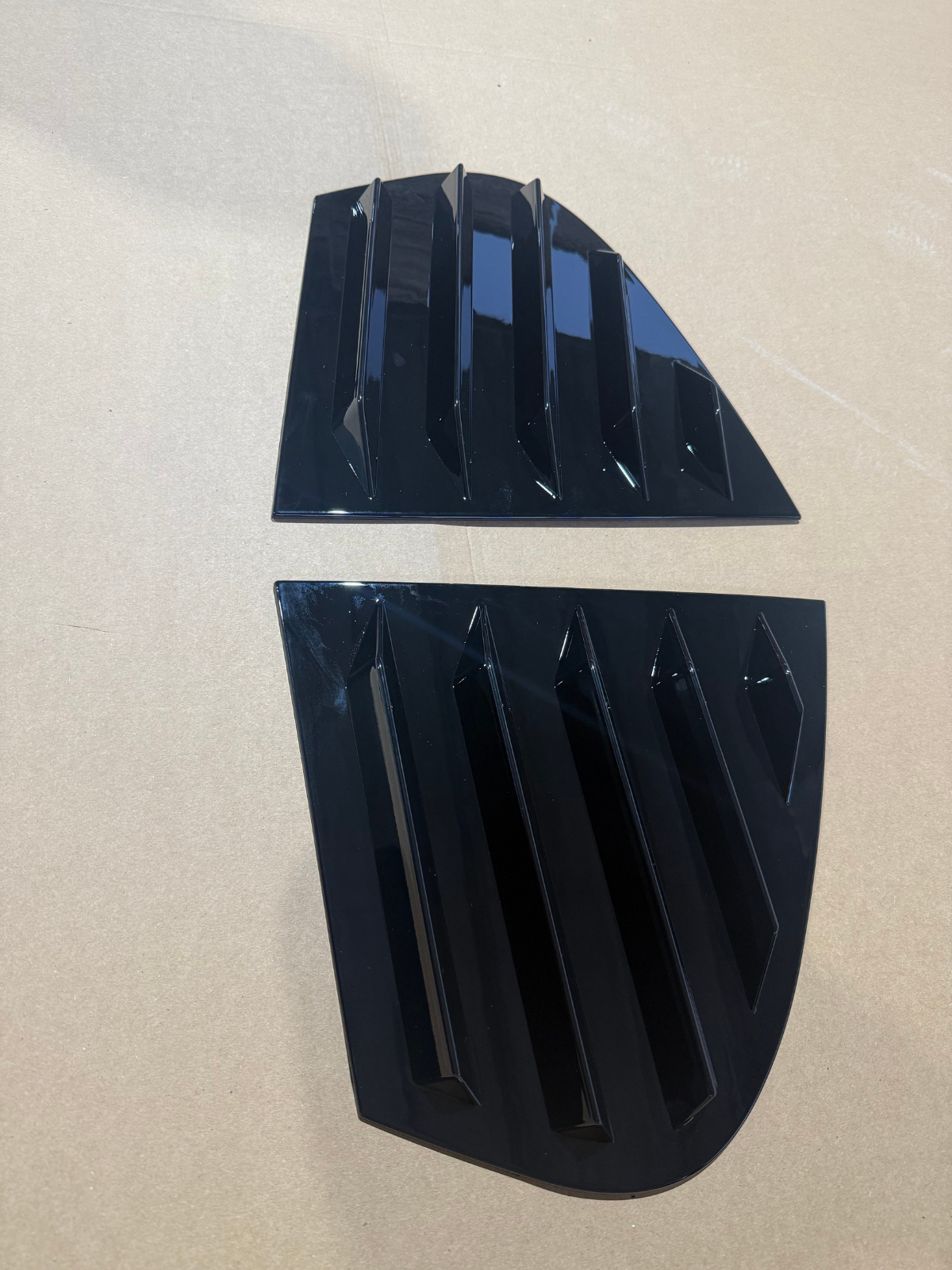 Ornamente Aero geamuri spate compatibile cu BMW seria 5 E60(2004-2010) negru lucios