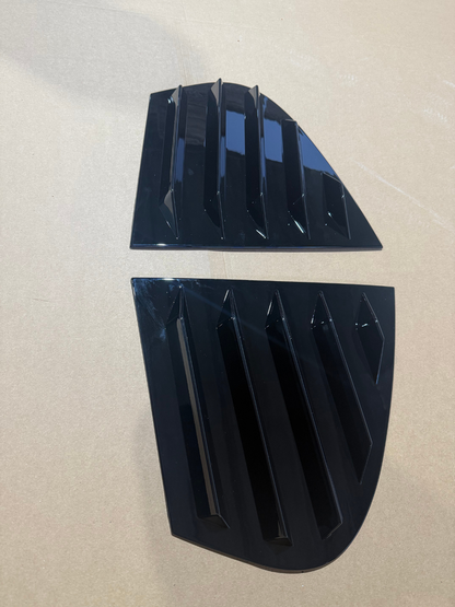 Ornamente Aero geamuri spate compatibile cu BMW seria 5 E60(2004-2010) negru lucios