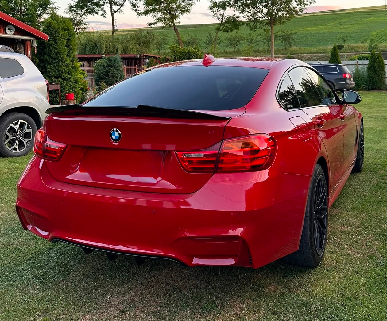 Kit Exterior compatibil cu BMW Seria 4 F36 M4 Look Design cu Praguri Laterale si Grile pentru proiectoare