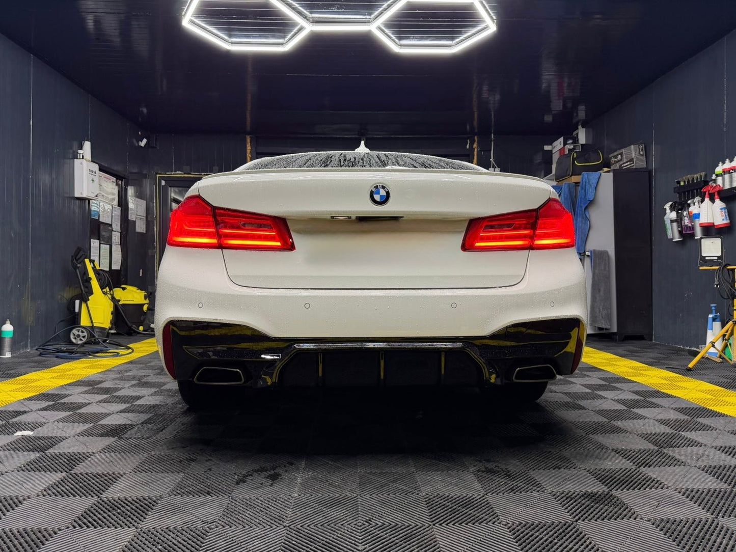 Difuzor bara spate M5 Look compatibil cu BMW seria 5 G30(2017-2022) negru lucios