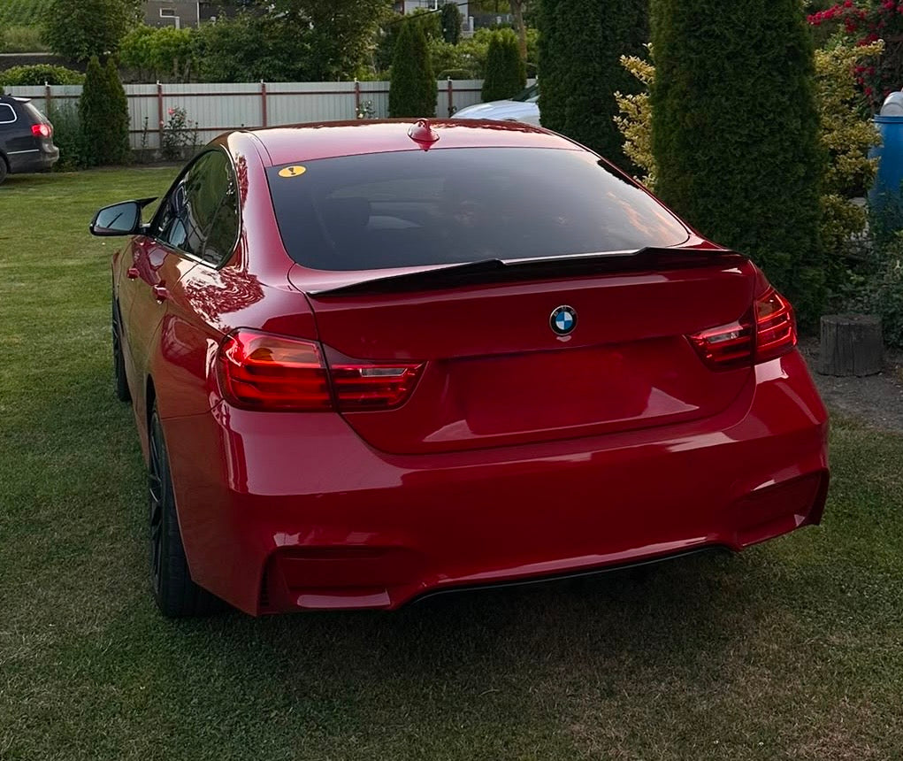 Kit Exterior compatibil cu BMW Seria 4 F36 M4 Look Design cu Praguri Laterale si Grile pentru proiectoare