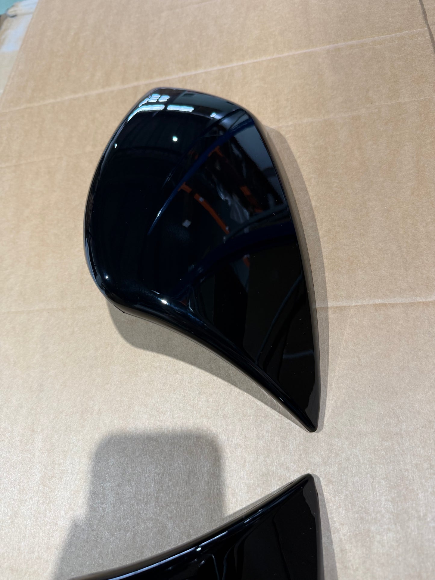 Capace oglinda Batman Style v2 compatibil cu BMW seria 5 E60 E61(2003-2010) negru lucios