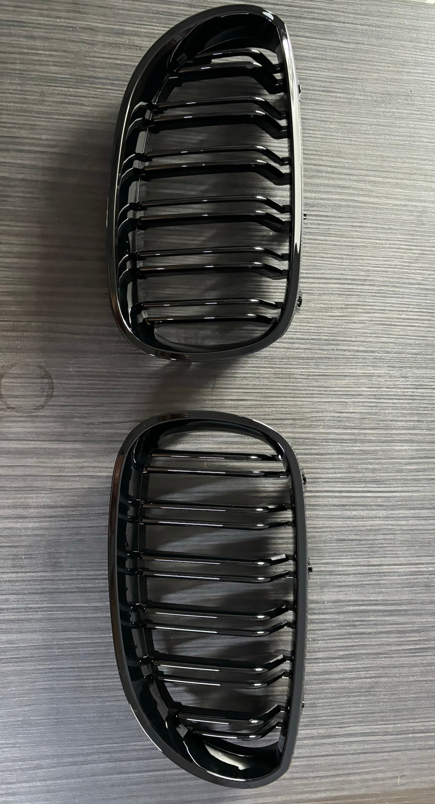 Grile centrale duble model M5 compatibile cu BMW seria 5 E60 E61  negru lucios