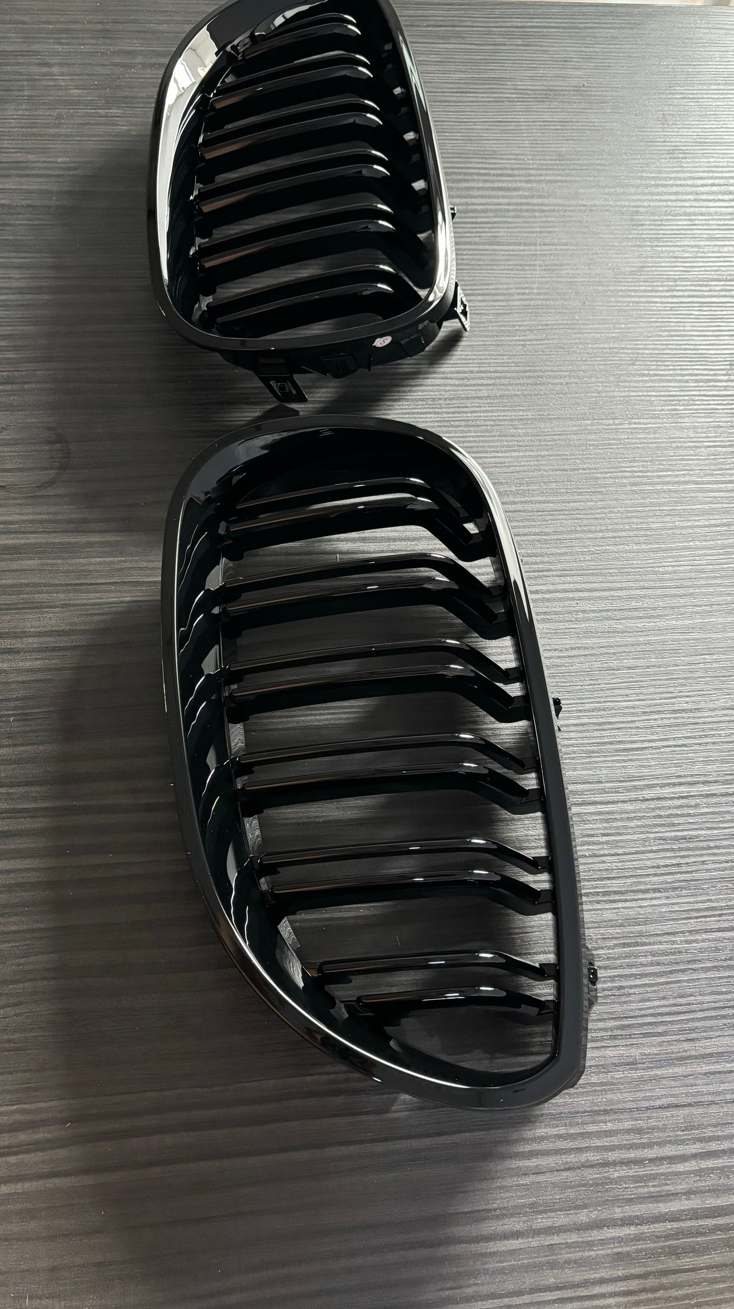 Grile centrale duble model M5 compatibile cu BMW seria 5 E60 E61  negru lucios