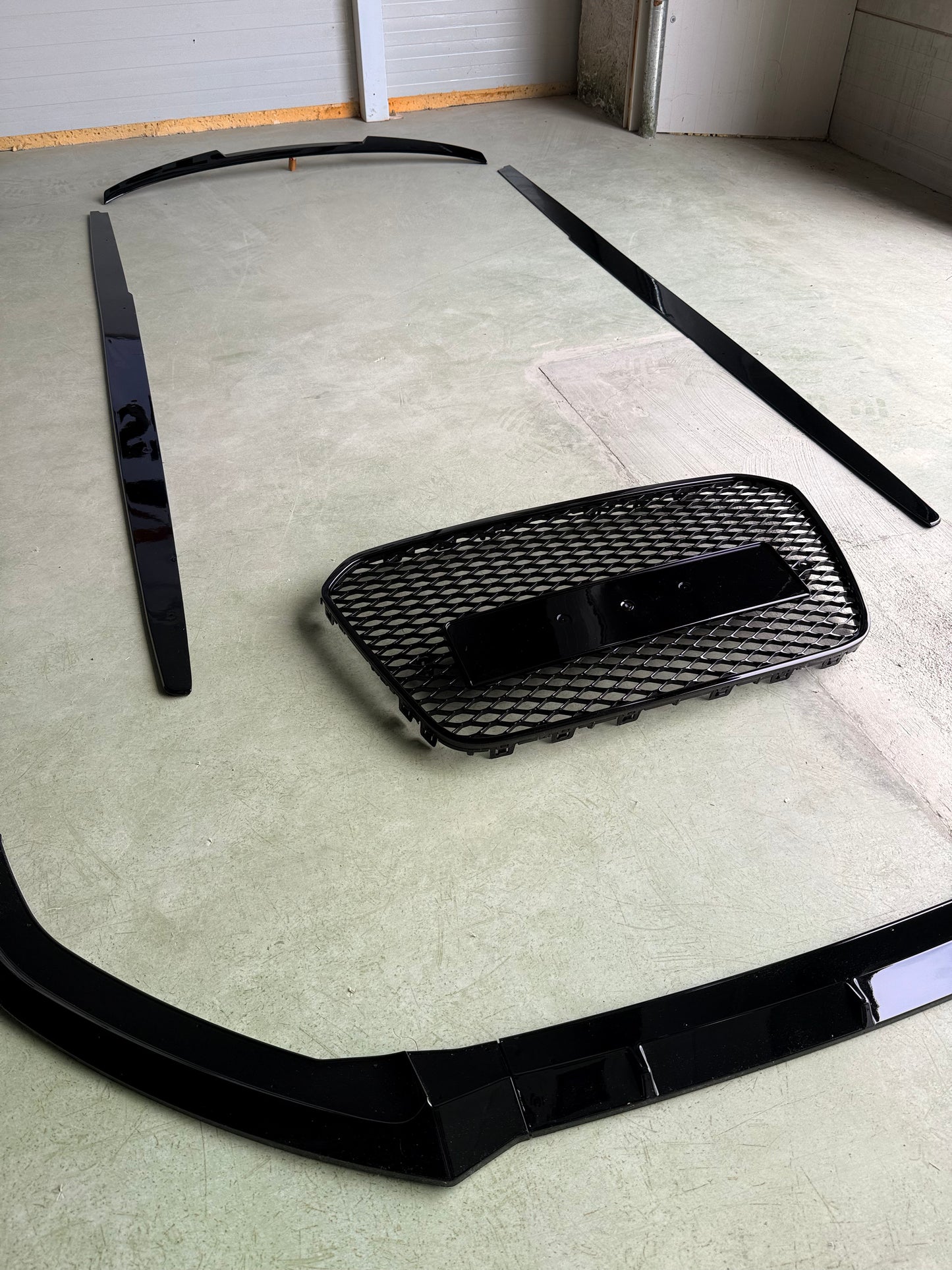 Pachet tuning exterior compatibil cu Audi A6 C7 NFL(2011-2015) negru lucios