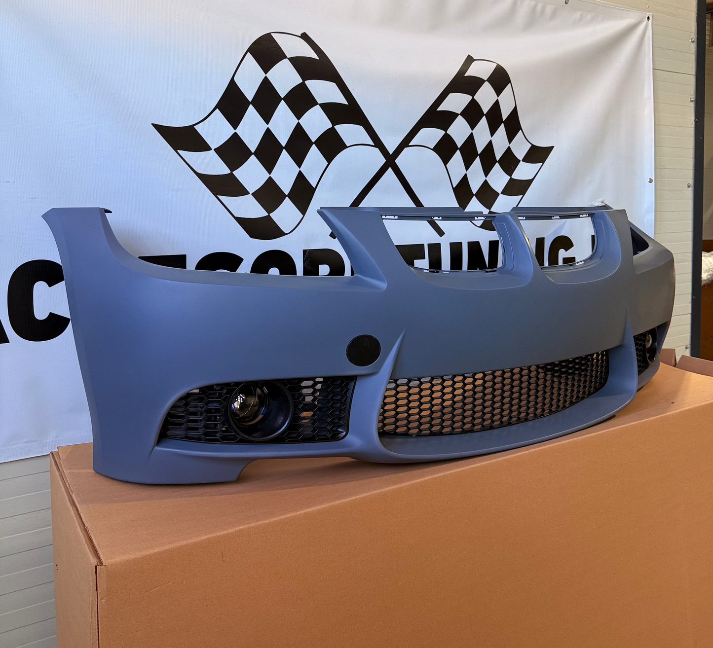 Bata fata M3 Look cu proiectoare de ceata compatibila cu BMW Seria 3 E90/E91 Non-Facelift(2005-2008)