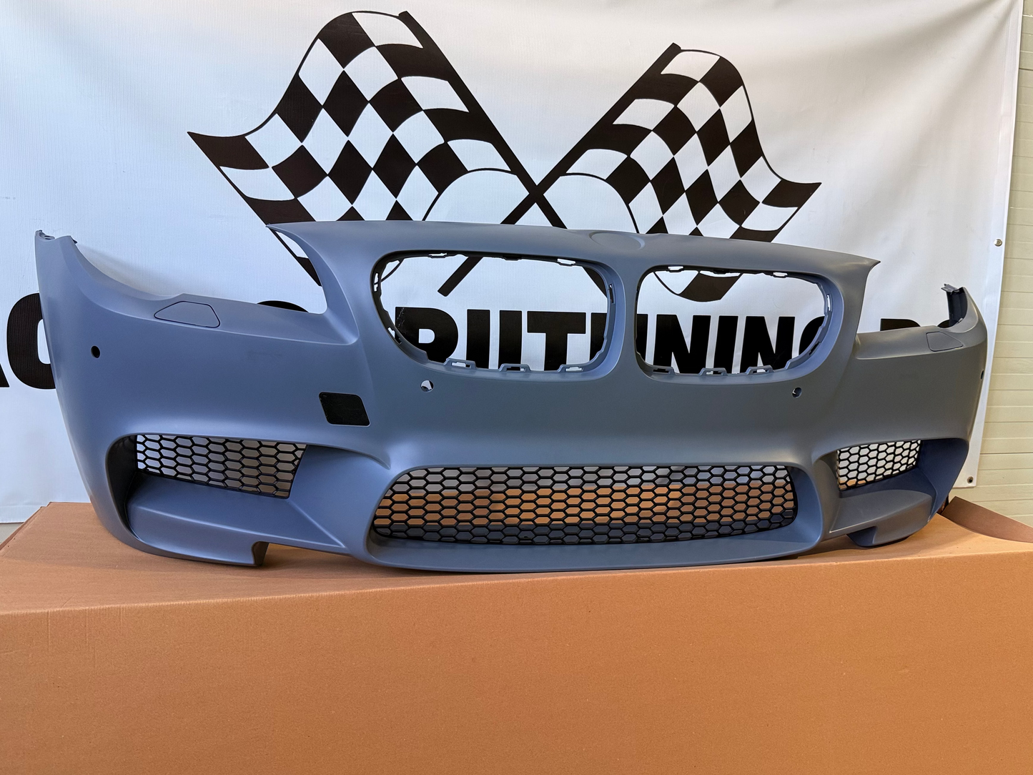 Bata fata M5 look compatibila cu BMW Seria 5 F10/F11(2010-2017)