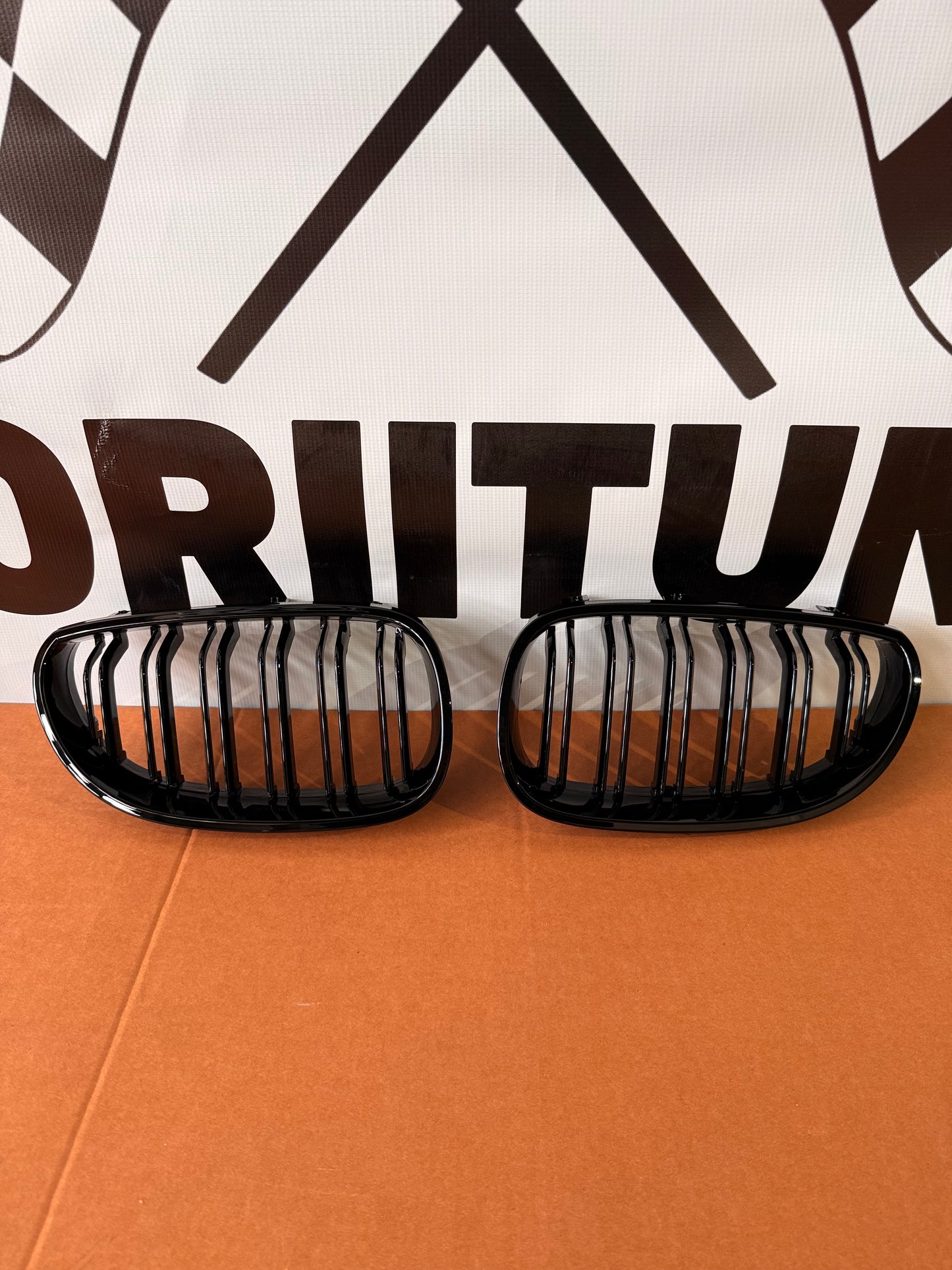 Grile centrale duble model M5 compatibile cu BMW seria 5 E60 E61  negru lucios