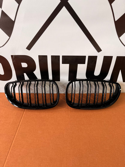 Grile centrale duble model M5 compatibile cu BMW seria 5 E60 E61  negru lucios