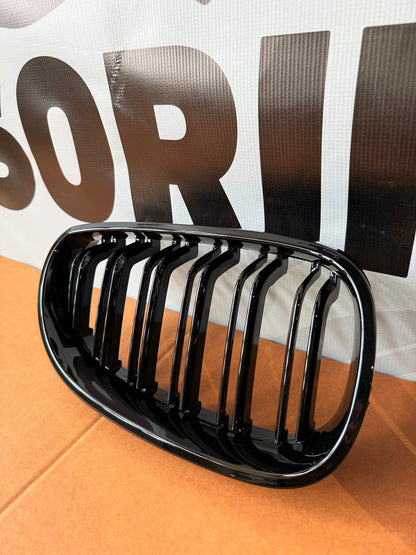 Grile centrale duble model M5 compatibile cu BMW seria 5 E60 E61  negru lucios