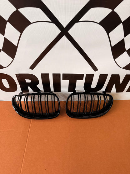 Grile centrale duble model M5 compatibile cu BMW seria 5 E60 E61  negru lucios