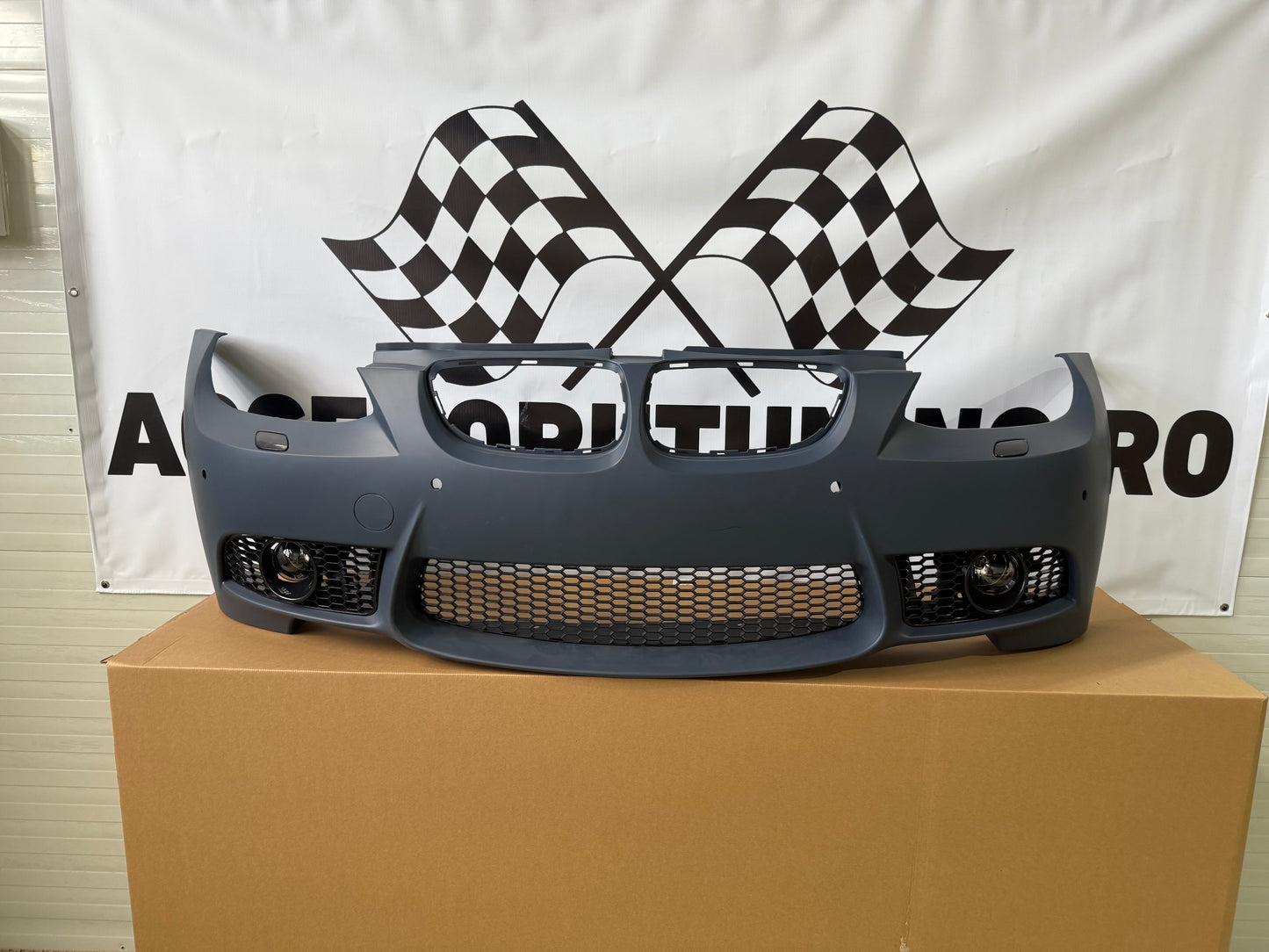 Kit Exterior compatibil cu BMW Seria 3 E92 Non-Facelift 2005-2008 M3 Look Design cu Praguri Laterale si Proiectoare de ceata