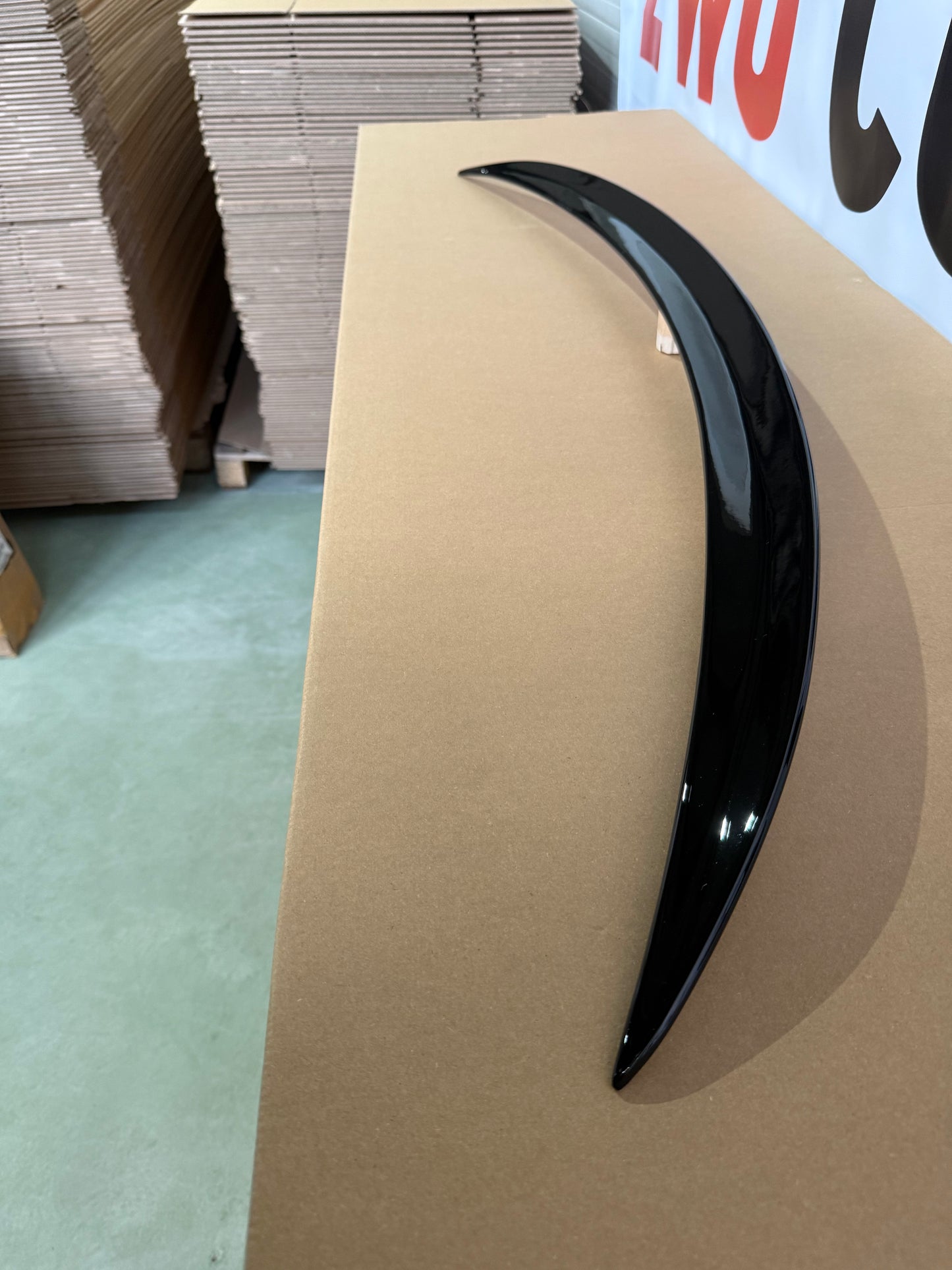 Eleron portbagaj compatibil cu MERCEDES-Benz C-Class W206 2021+ AMG Design negru lucios