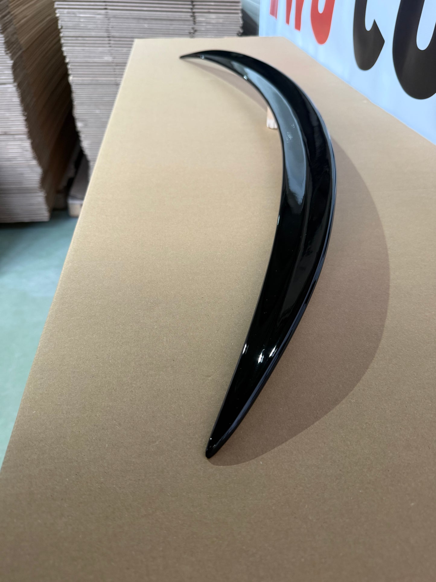Eleron portbagaj compatibil cu MERCEDES-Benz C-Class W206 2021+ AMG Design negru lucios