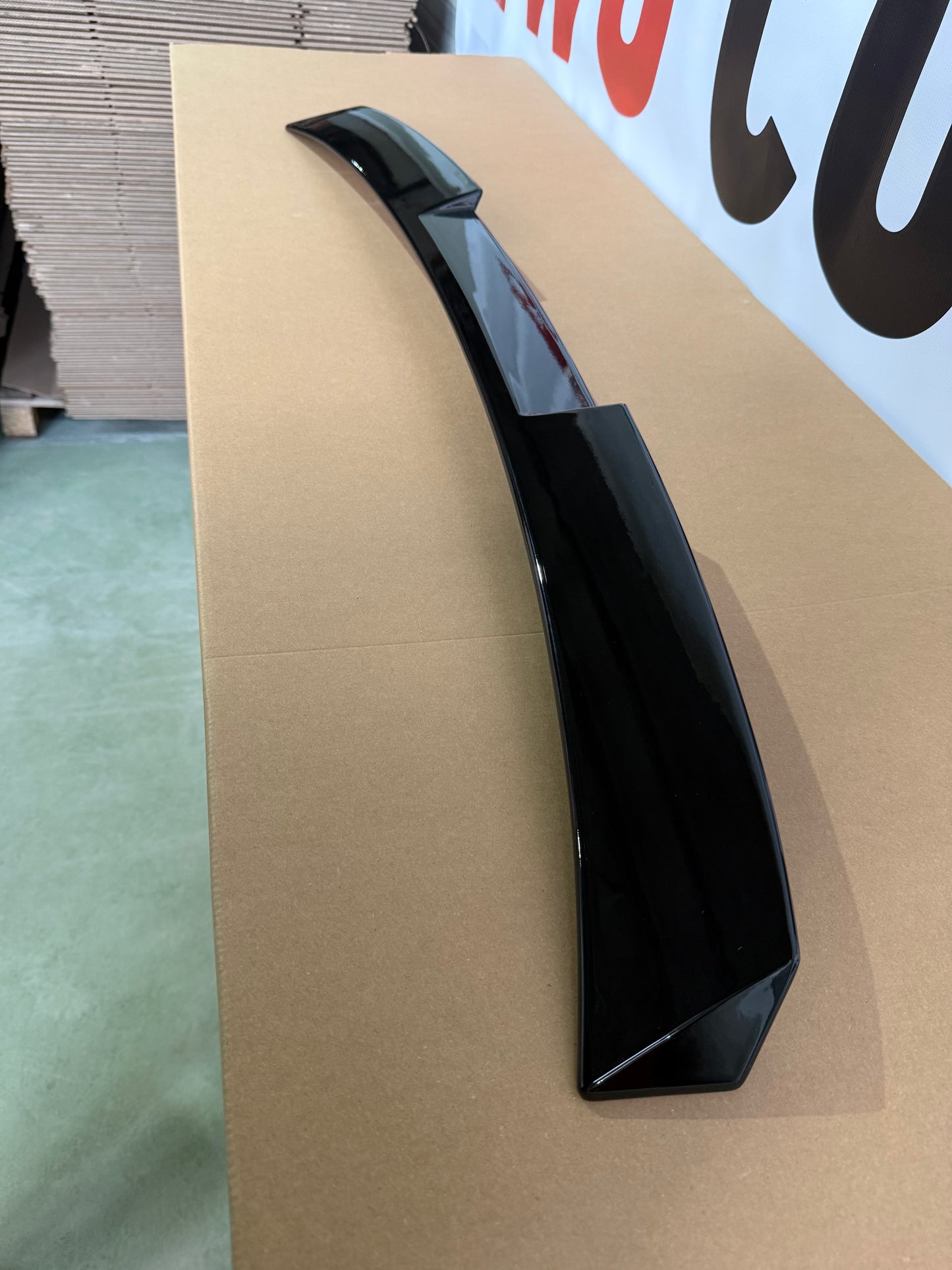 Eleron luneta M4 Style compatibil cu BMW Seria 3 E90 sedan(2005-2011) negru lucios