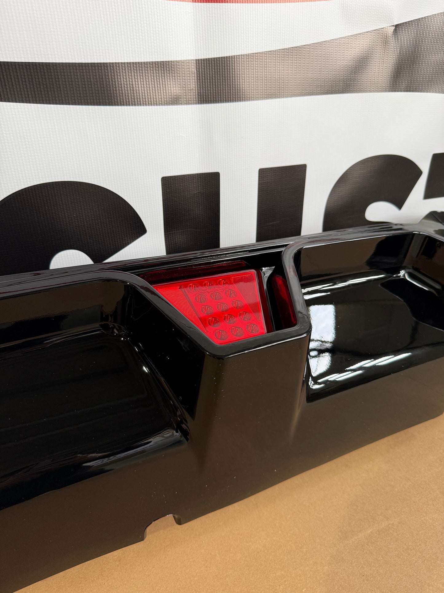 Difuzor bara spate cu bec compatibil cu BMW seria 5 G30(2017-2022) negru lucios