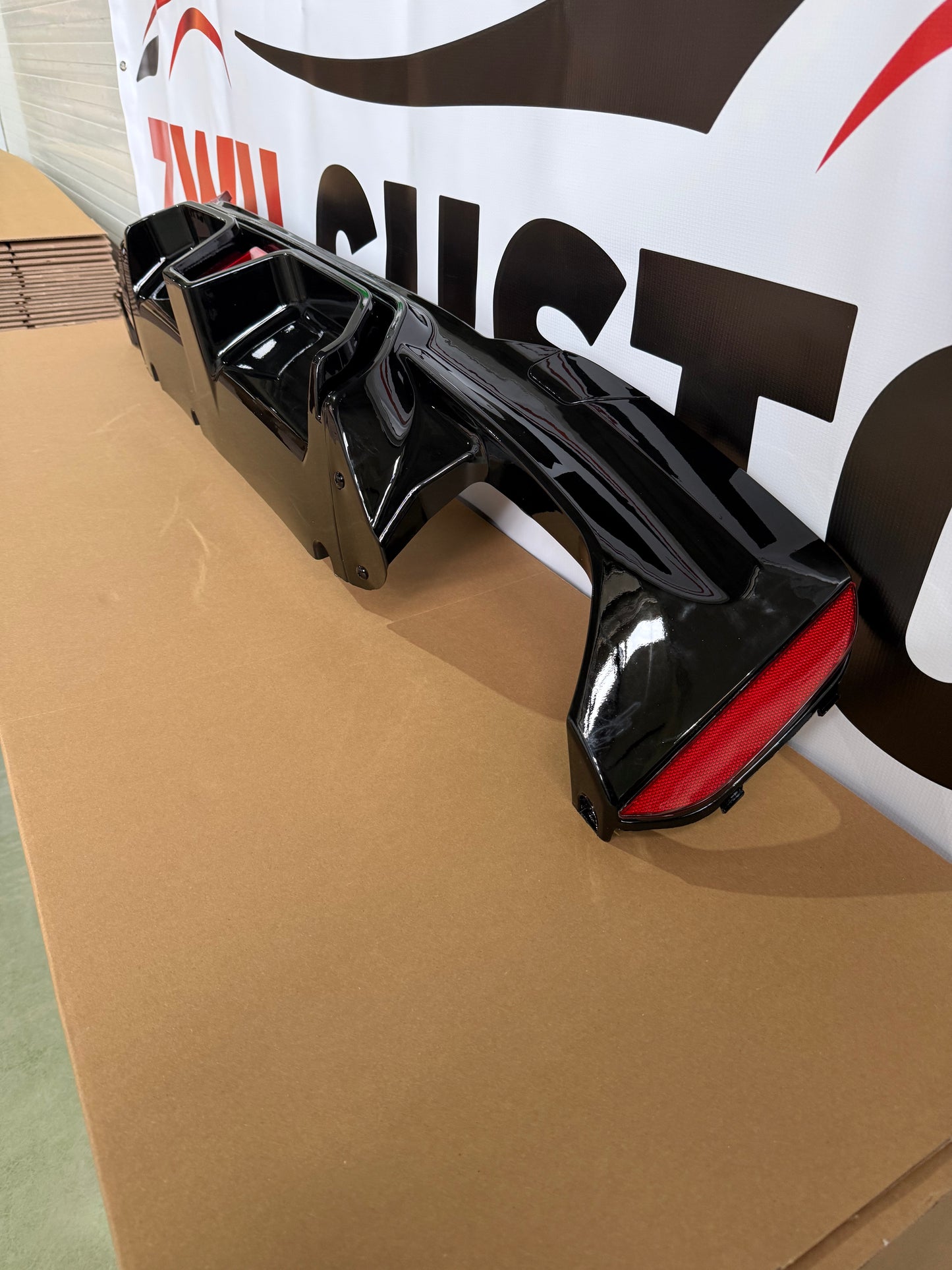 Difuzor bara spate cu bec compatibil cu BMW seria 5 G30(2017-2022) negru lucios