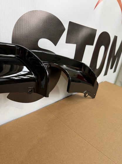 Difuzor bara spate model compatibil cu BMW seria 3 F30(2012-2018) 335i Design negru lucios