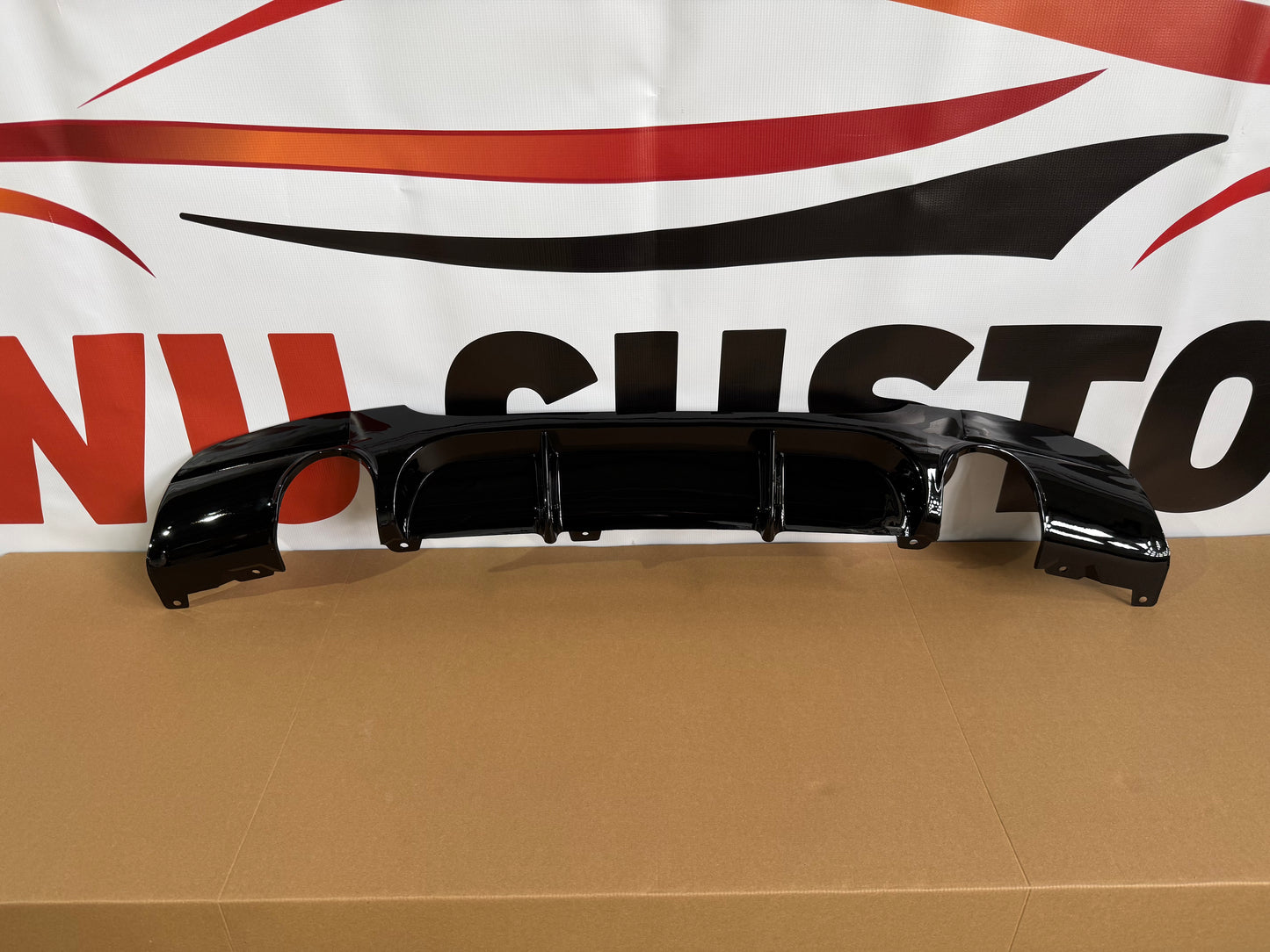 Difuzor bara spate model 335i Performance style compatibil cu BMW seria 3 e90(2005-2012) negru lucios