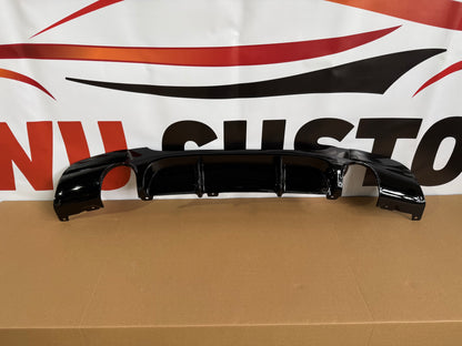 Difuzor bara spate model 335i Performance style compatibil cu BMW seria 3 e90(2005-2012) negru lucios