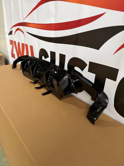 Difuzor bara spate model Vorstainer M5 style compatibil cu BMW seria 5 F10(2010-2017) negru lucios