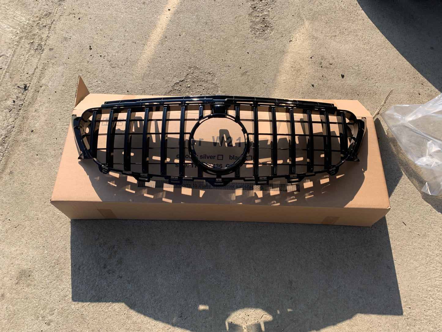 Grila Centrala GT-R Panamericana Design compatibil cu MERCEDES Benz E-Class W213 S213 C238 2016-2019 Negru lucios