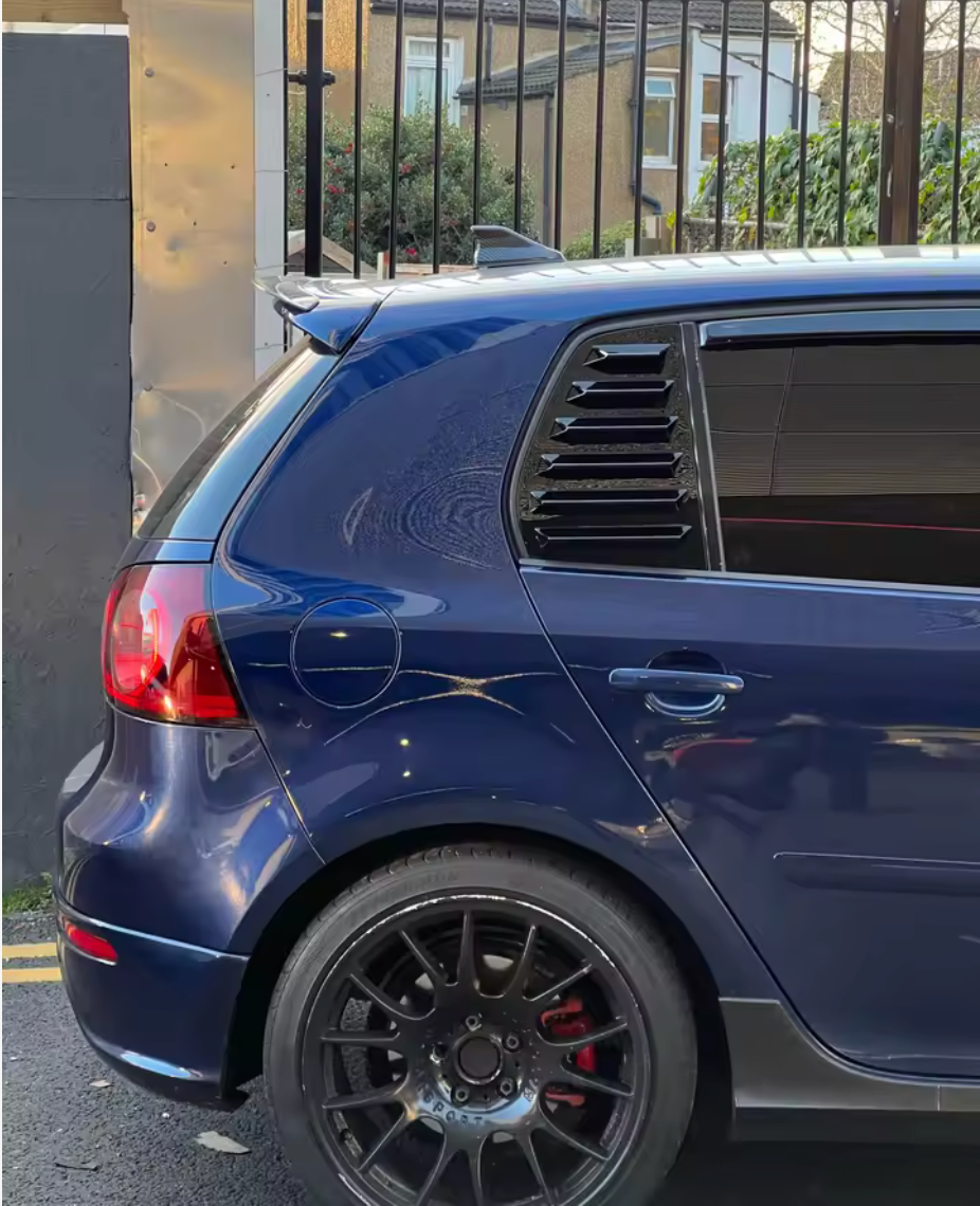 Ornamente Aero pentru geamuri spate compatibile cu VW Golf 5(2003-2008) negru lucios