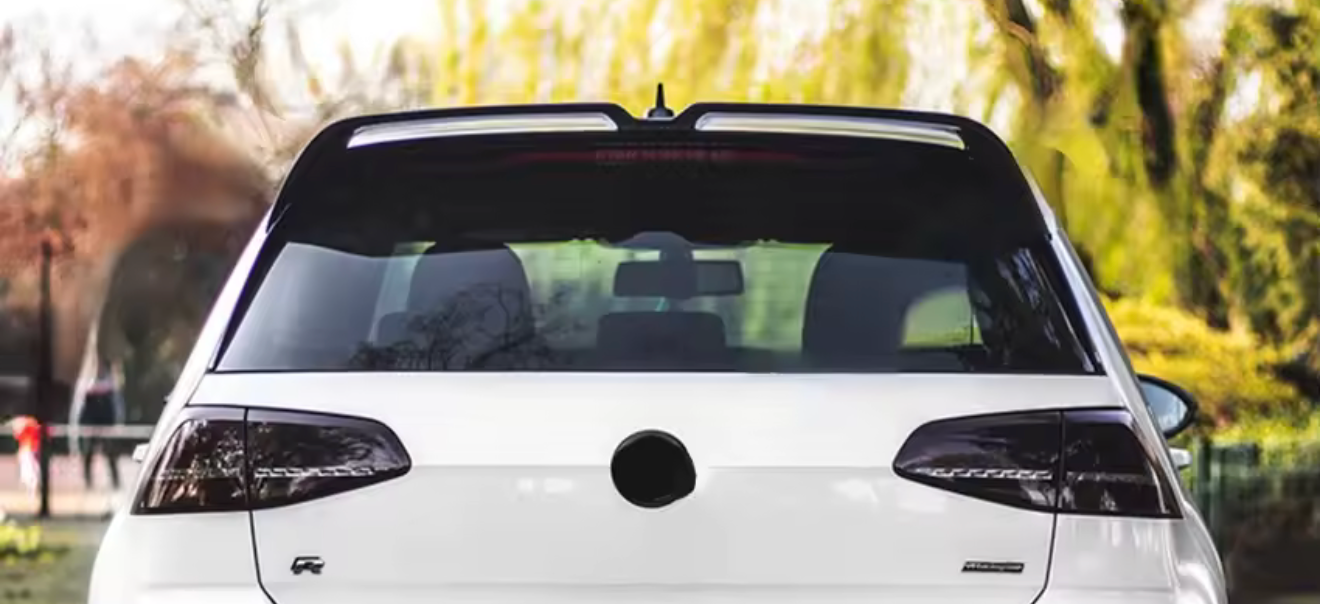 Eleron haion GTI compatibil cu VW Golf 7 (2012-2020) negru lucios