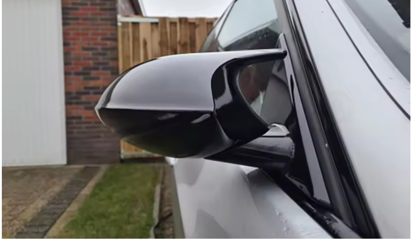 Capace oglinzi Batman cu CLIPSURI compatibile cu BMW Seria 1 E81/E82/E87/E88(2004-2008) Non-Facelift negru lucios