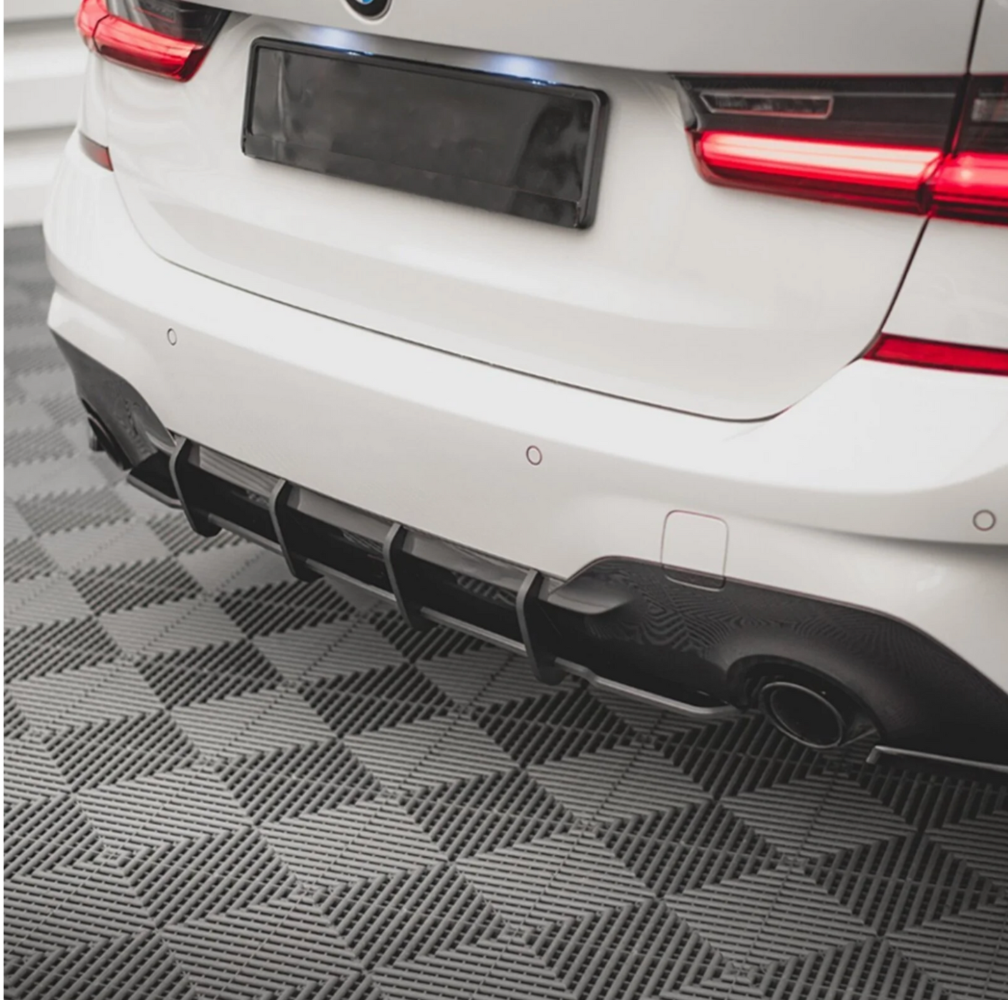 Ornamente bara spate compatibile cu BMW Seria 3 G20(2019-2023) negru lucios