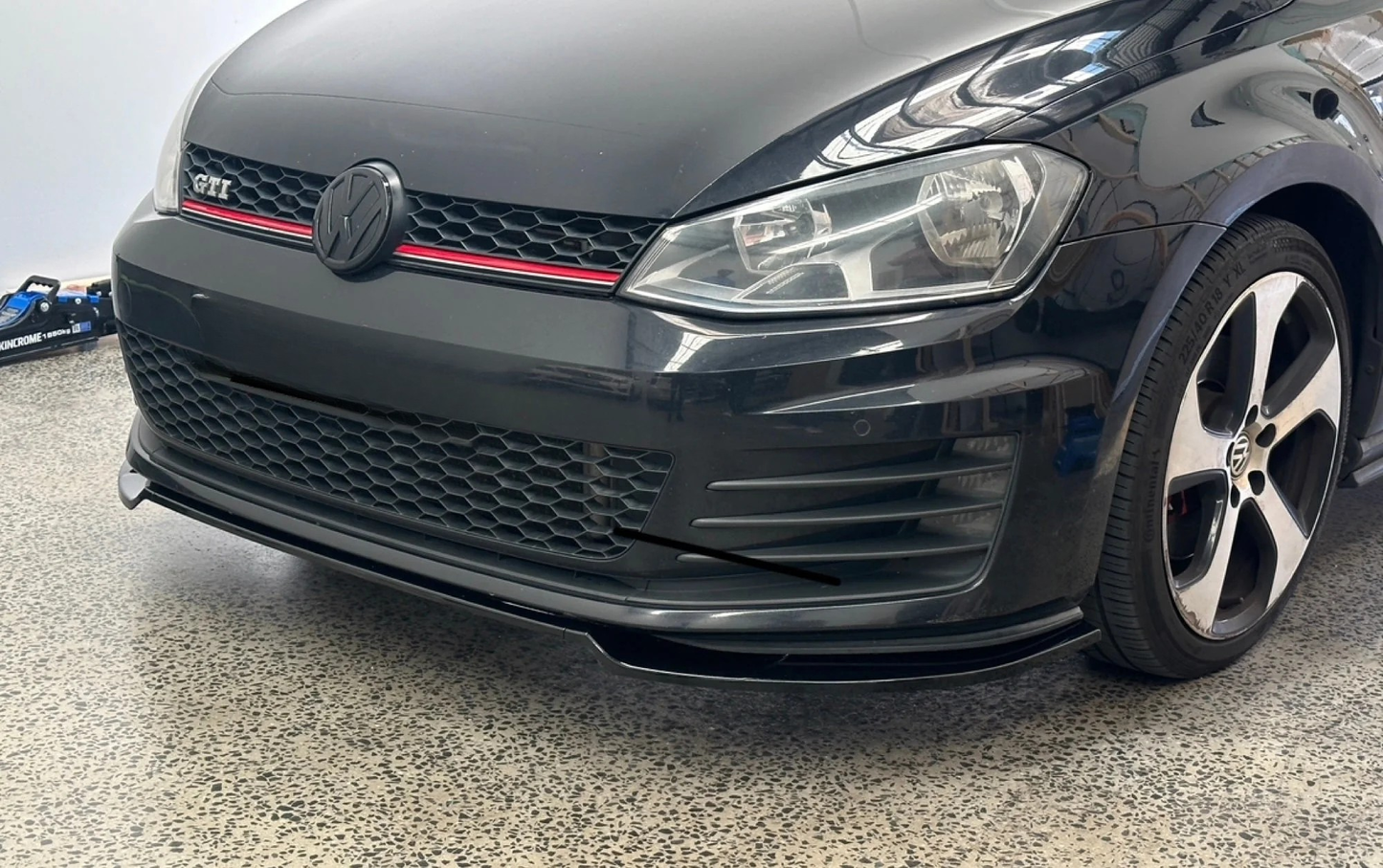 Lip prelungire bara fata GTI Design compatibil cu VW Golf 7 2012-2020 negru lucios