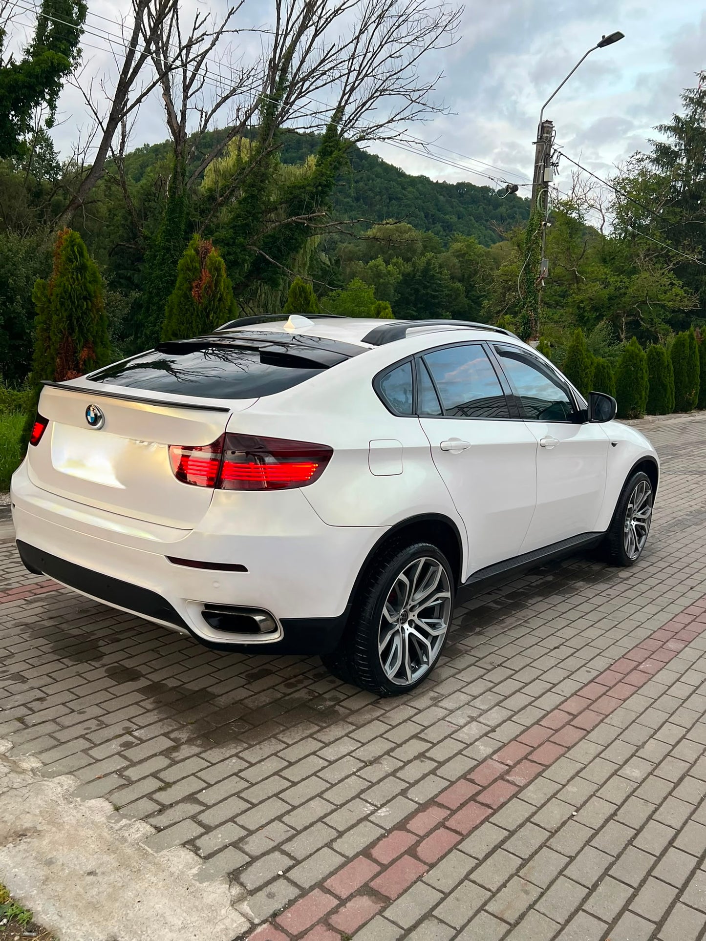 Eleron luneta model M4 compatibil cu BMW X6 e71(2008-2015) negru lucios