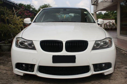 Kit Exterior compatibil cu BMW Seria 3 E90 Facelift 2009-2012 M3 Design cu Praguri Grile centrale si Proiectoare ceata