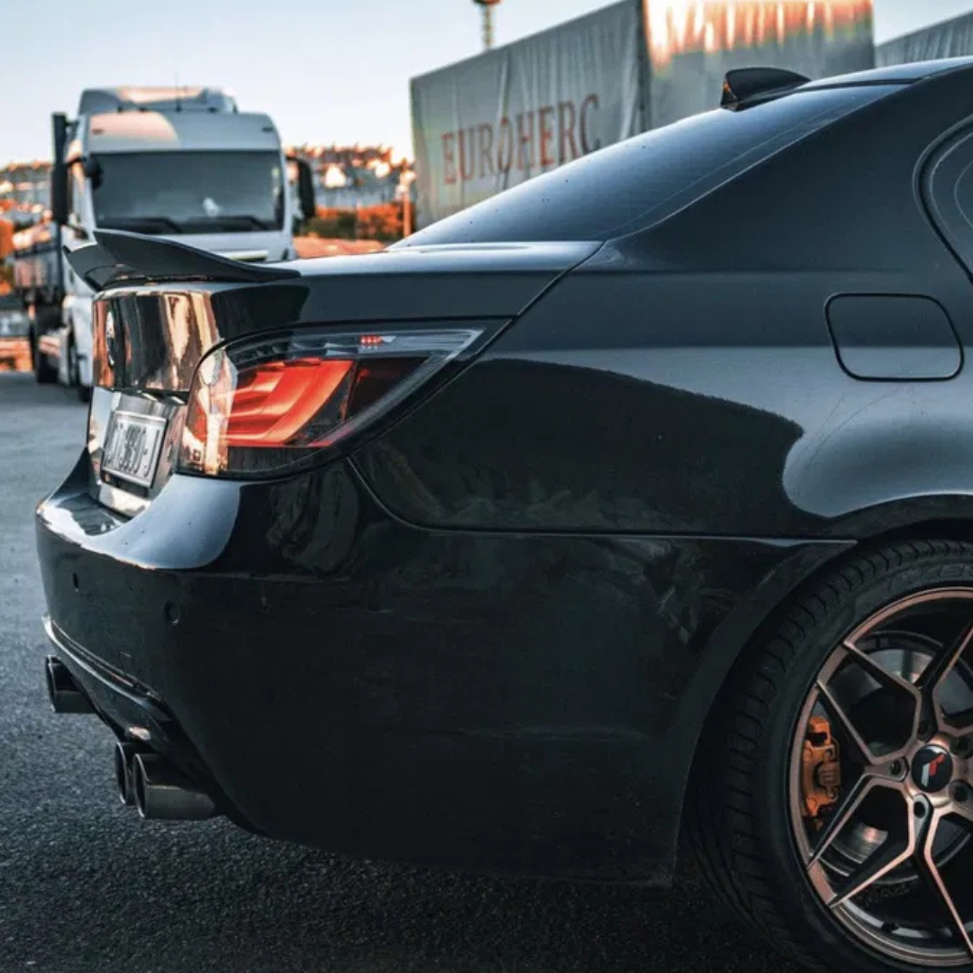 Eleron portbagaj M4 PSM compatibil cu BMW seria 5 E60 sedan(2003-2010) negru lucios
