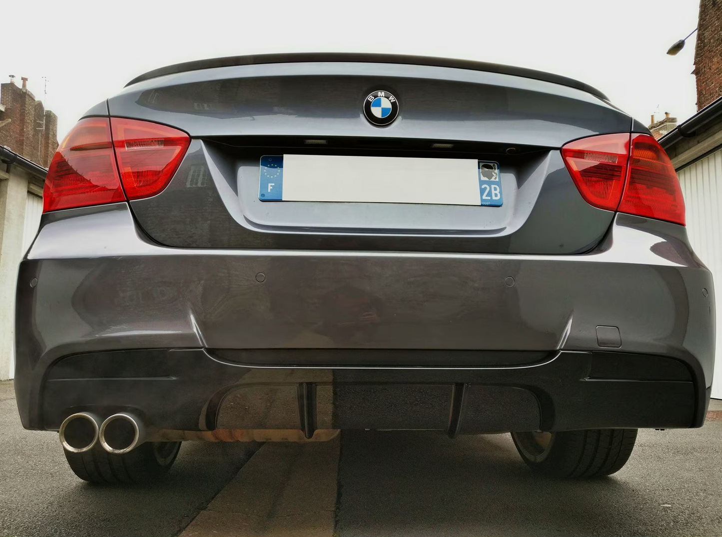 Difuzor bara spate model M-Perf style compatibil cu BMW seria 3 e90(2005-2012) negru lucios