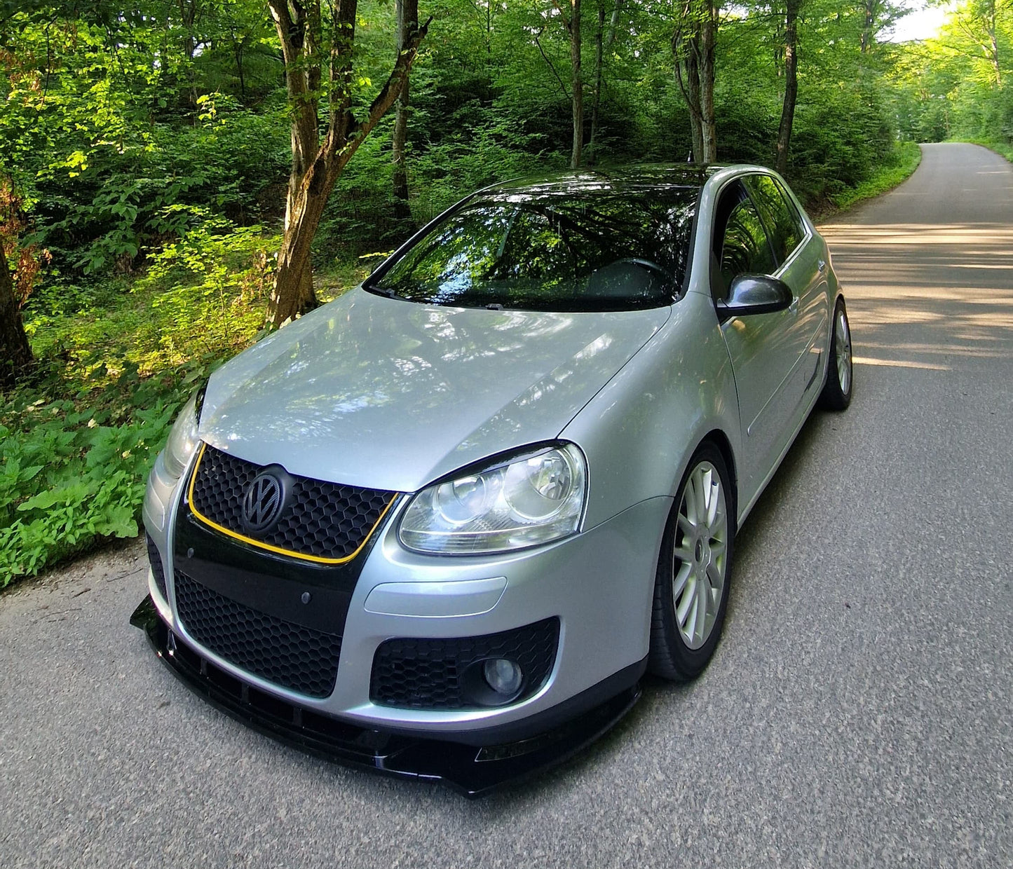 Lip prelungire bara fata GTI Design V2 compatibil cu VW Golf 5 2003-2009 negru lucios